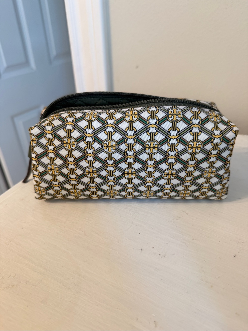 Tory Burch Green, Gold & White piper printed Cosmetic bag - Picture 4 of 6